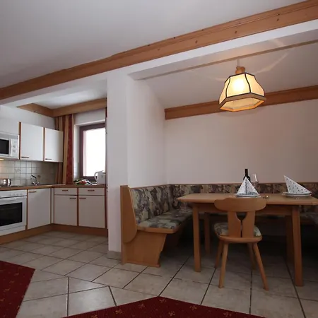 Gast- Und Christler Fogadó Tux