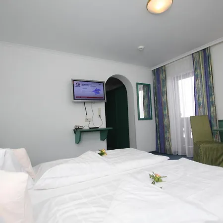 Fogadó Gast- Und Christler Tux