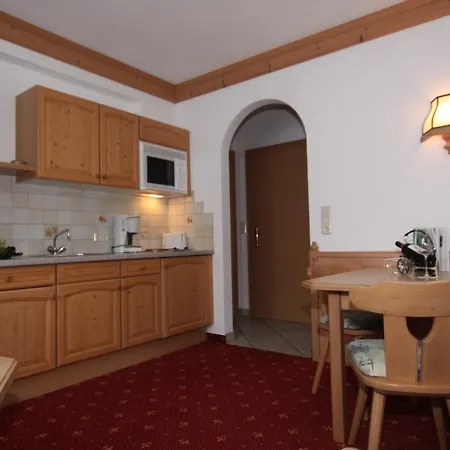 Fogadó Gast- Und Christler Tux