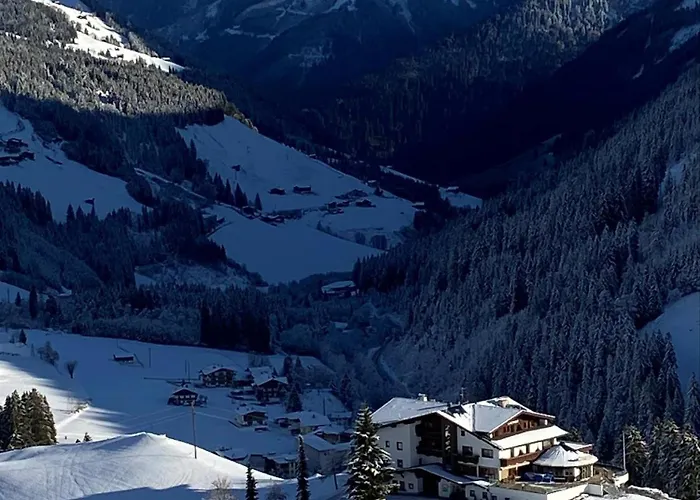 Gast- Und Christler Zajazd Tux